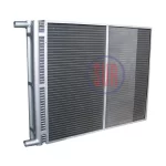 Evaporator industri berdinding datar dengan aliran fluida horizontal.