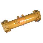Pendingin shell and tube berwarna kuning emas dengan sambungan pipa di kedua ujungnya.